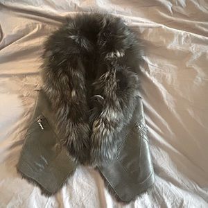 BCBG Fur vest in brown. Size XS. Excellent Condition!